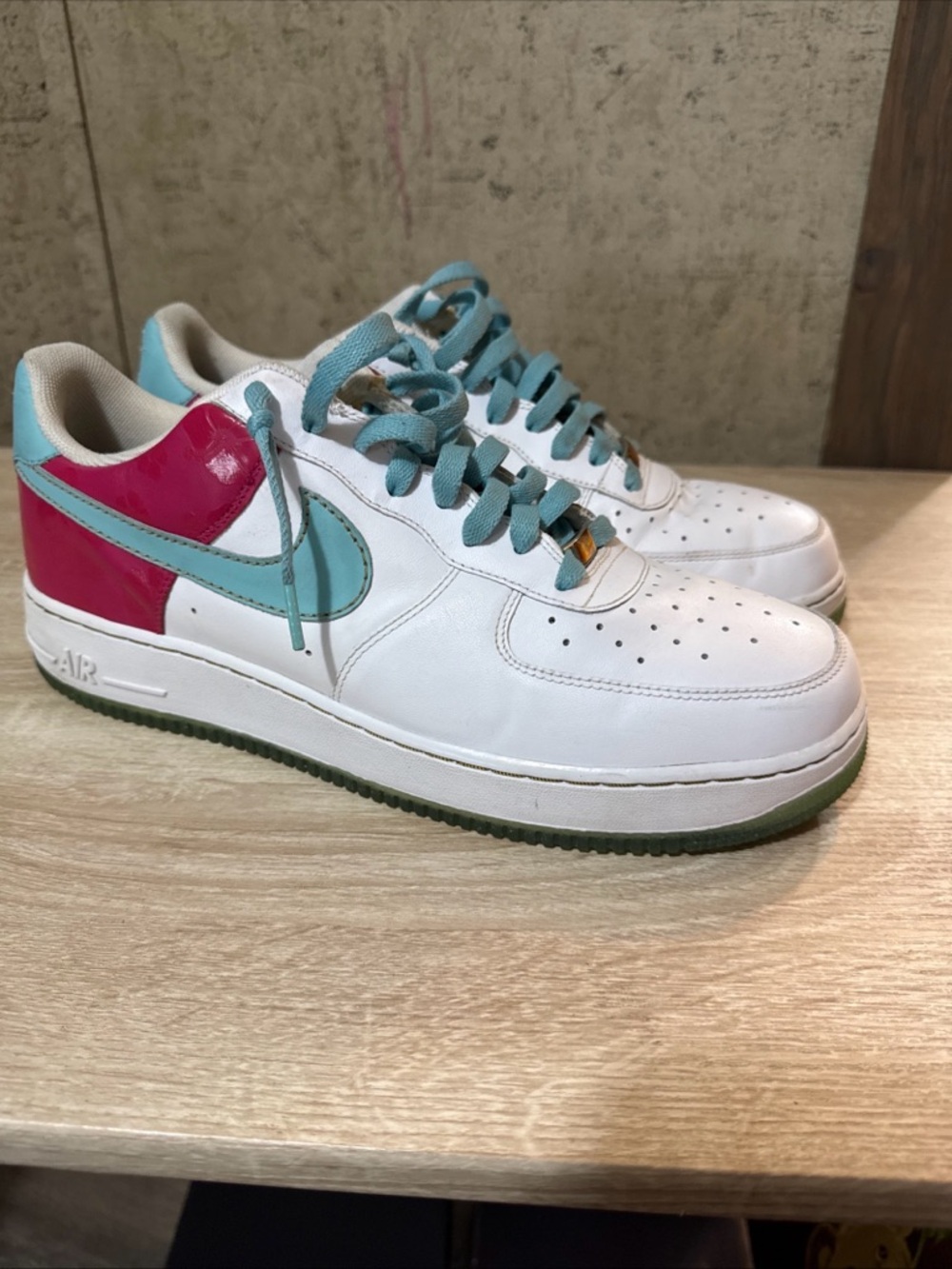 Nike Low-Top Sneakers White with Teal and  Hawaiian Gold Accents